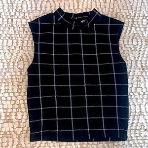 Black and white plaid Hollister sleeveless crop top. High neckline.
